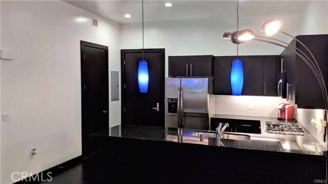 Building Photo - 655 S Hope St