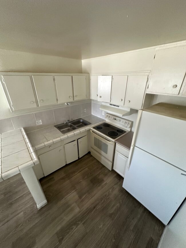 Building Photo - 485 North Cir