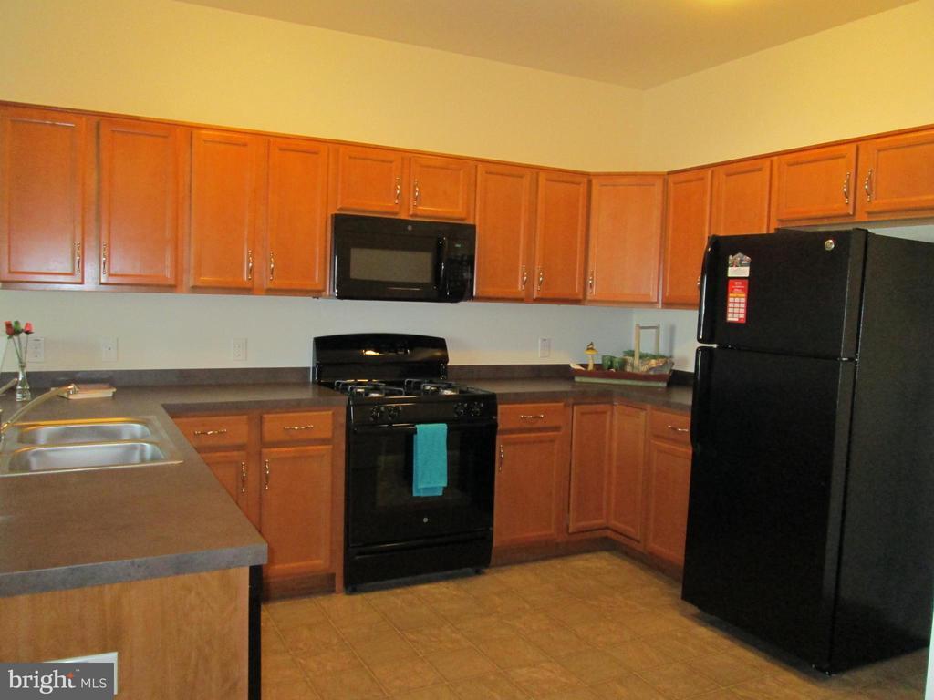 79 Legacy Blvd Unit 308, Sinking Spring, PA 19608 Room for Rent in