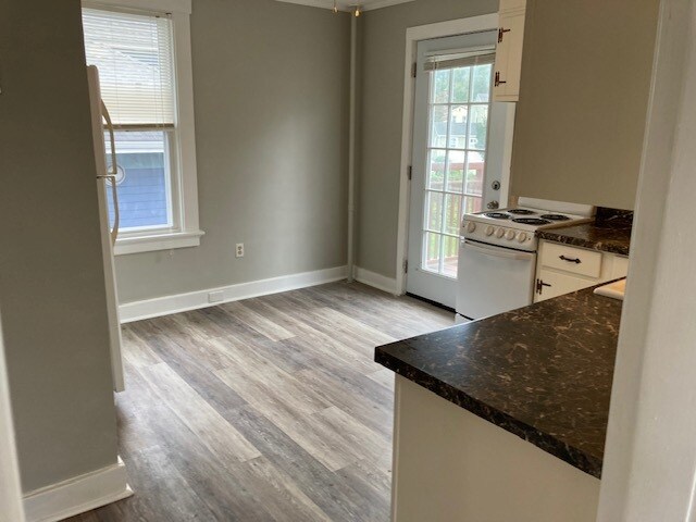 Kitchen - 717 Center St
