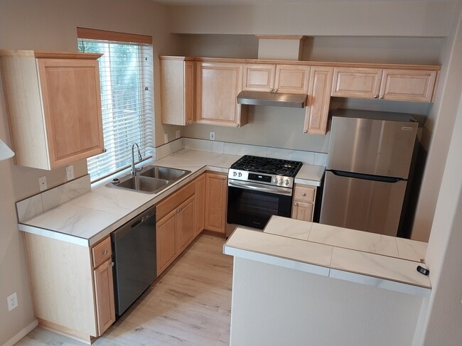 Kitchen - 17234 SW Pleasanton Ln