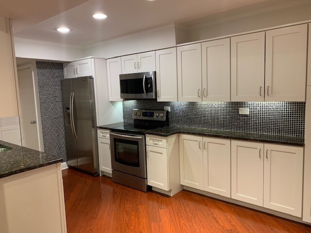 Building Photo - 2213 Dorchester Ct