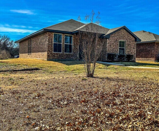 Foto del edificio - $200 OFF YOUR FIRST MONTH RENT MOVE IN SPECIAL