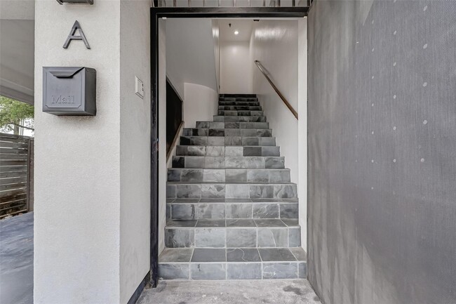 Foto del edificio - 2301 Camden Dr