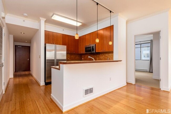 Building Photo - 246 2nd St