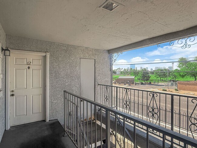 Foto del edificio - B12/3823 S. Maryland Parkway