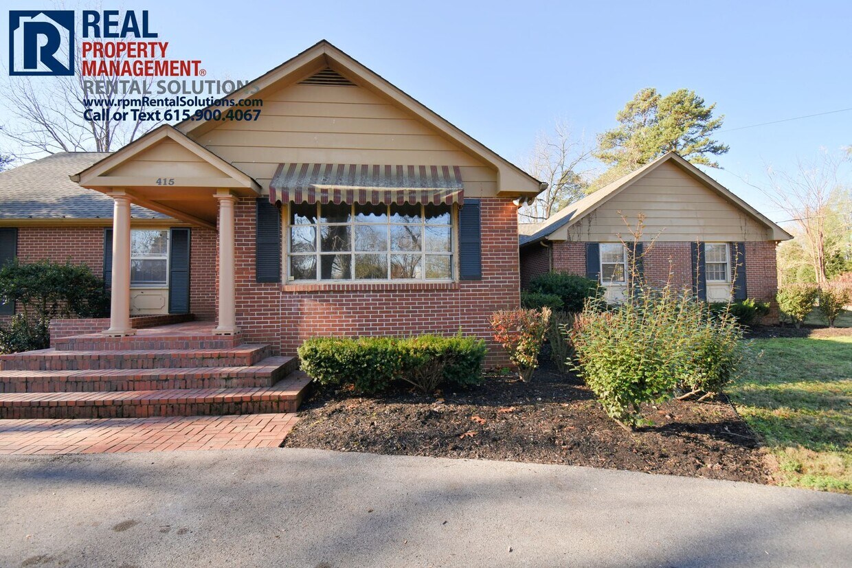 Primary Photo - Wonderful 4 bedroom home with attached gar...