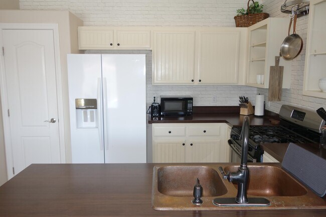 Foto del edificio - 2305 W Horizon Ridge Pkwy