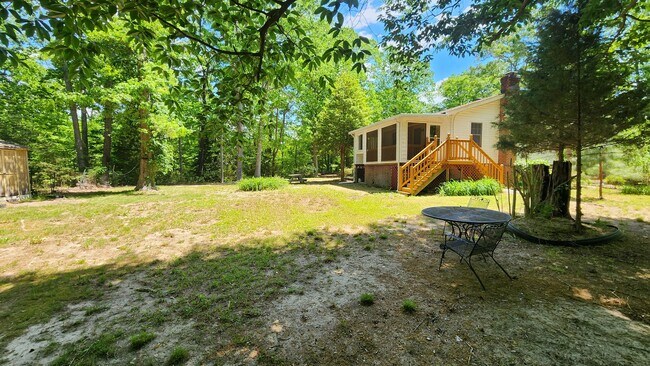 Building Photo - Private home on nearly 5 acres in King Wil...