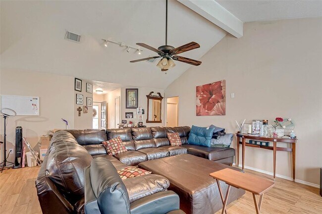Foto del edificio - 935 Holly Hall Dr