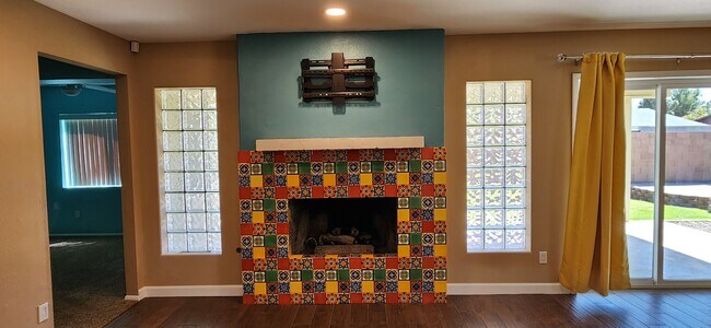 Foto del edificio - 2907 E Willow Ave