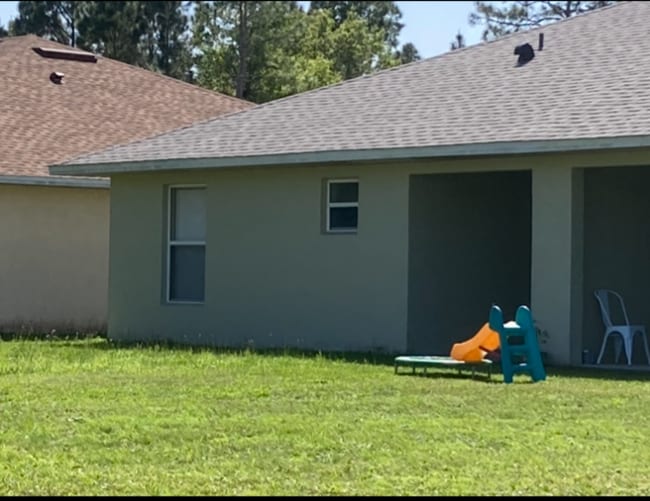 Foto del edificio - 858 Grantham Dr