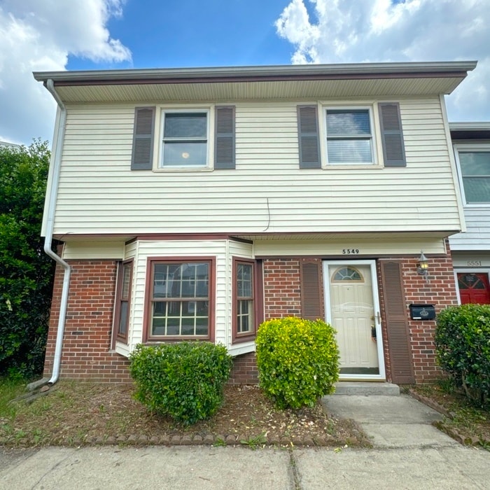 Primary Photo - COZY YET SPACIOUS 4 BED/2.5 BATH TOWNHOME!...