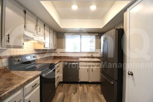 Foto del edificio - 2256 W Lindner Ave