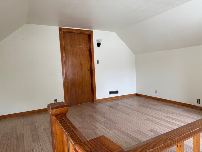 Dormitorio - 168 N Moore St