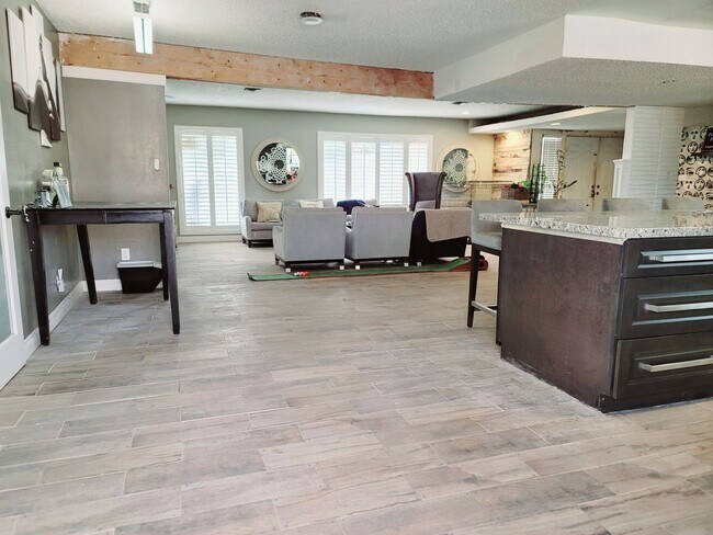 Foto del edificio - Walk to Strip! Expansive House with Mother...