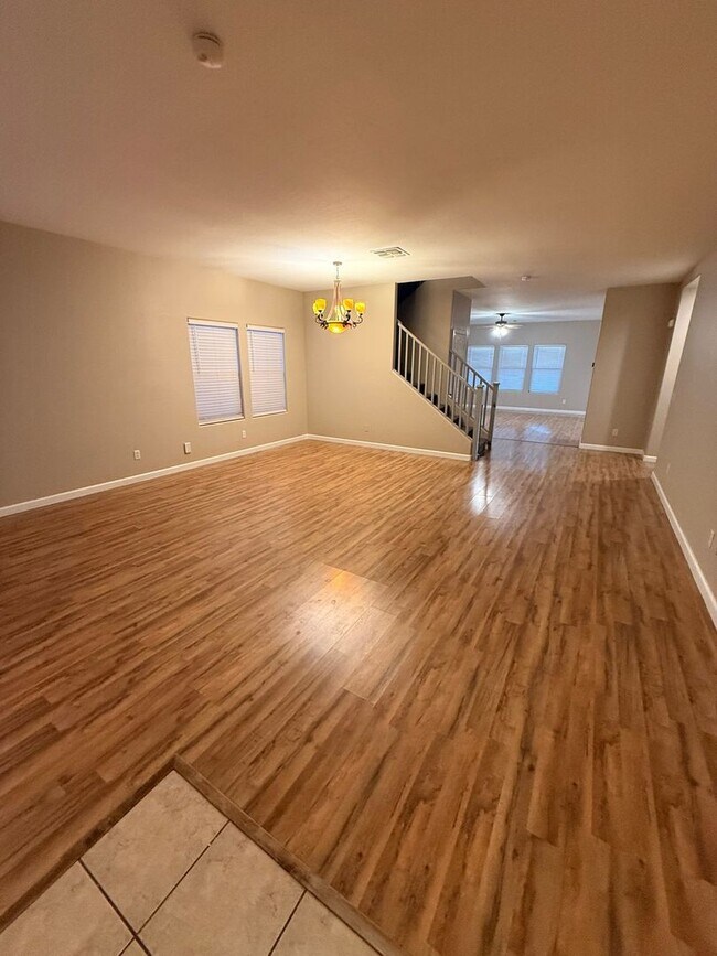 Building Photo - Spacious 4BR House W/Pool in Surprise