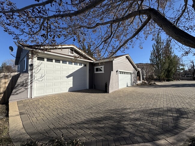 Foto del edificio - 4400 Lakeside Dr