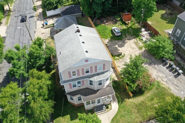 Building Photo - 82 Roanoke St