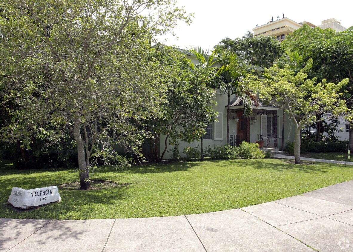 Building Photo - 745 Valencia Ave