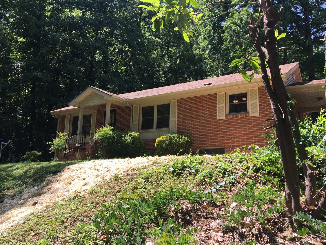 239 Woodbyne Ln, Laurel Park, NC 28739 House Rental in Laurel Park