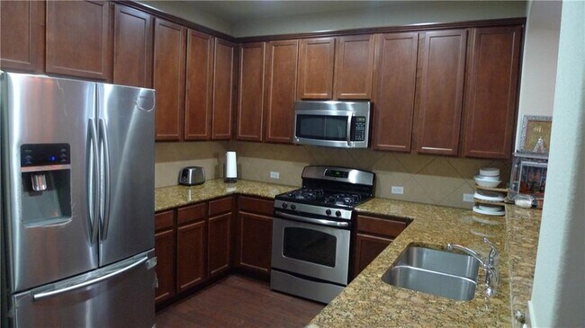 Building Photo - 3101 Davis Ln