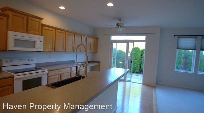Foto del edificio - 5 br, 3 bath House - 554 Rosario Ave NE