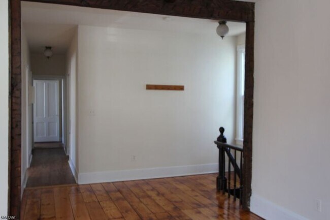 Building Photo - 8 E Main St