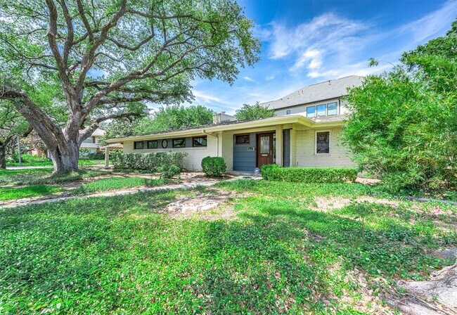 Foto del edificio - 6825 Bellgreen Dr