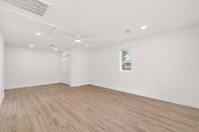 Foto del edificio - 6615 W Montgomery Rd