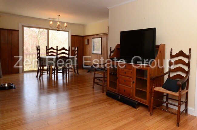 Building Photo - Seasonal Lakefront Home!!! (ZRG)