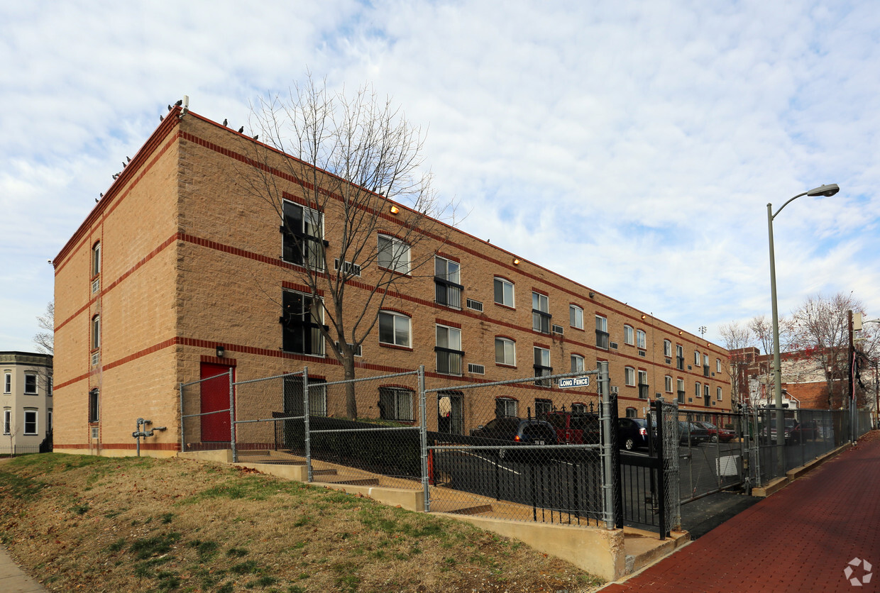 Building Photo - Casa Iris