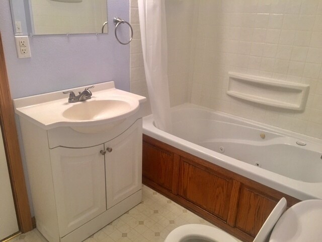 Building Photo - PRE-LEASING TO APPROVED APPLICANTS  - Nice...