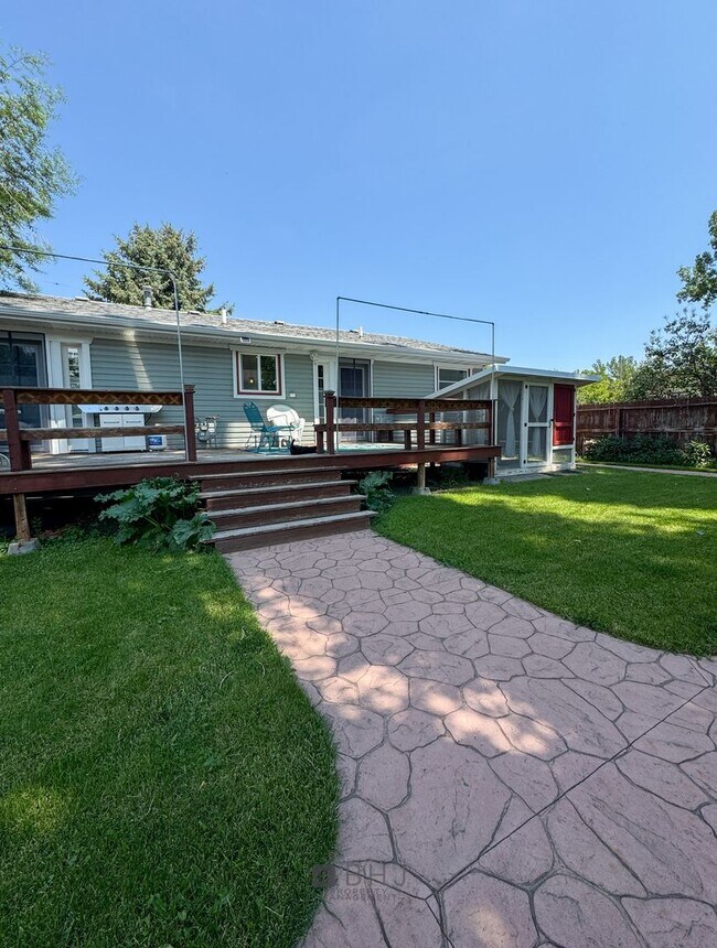 Foto del edificio - NEWLY UPDATED 2 BED/ 1 BATH SINGLE FAMILY ...