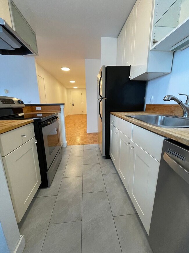 Fairmount Apartments 1901 1st Ave Seattle, WA Apartments for Rent