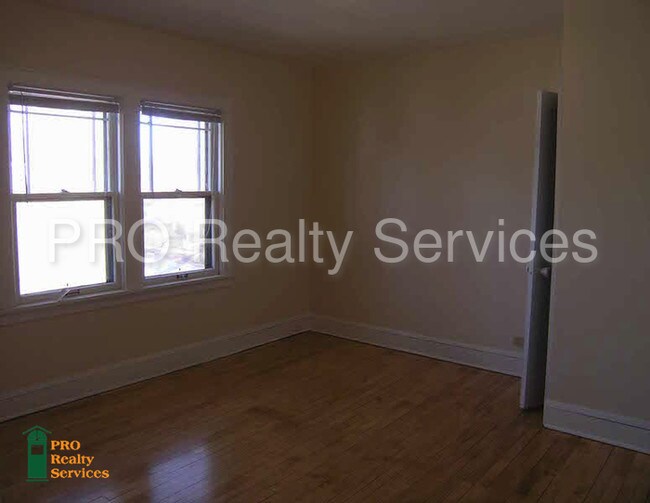 Building Photo - 4225 Emerson Ave N