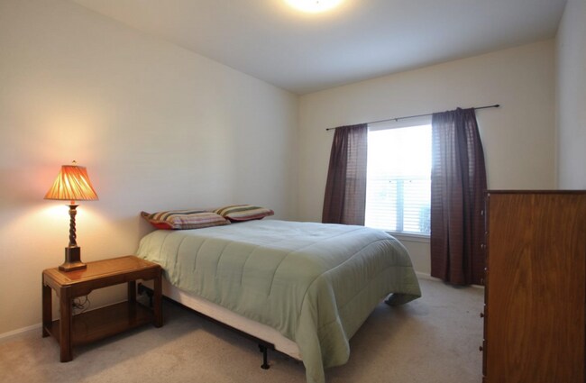 Foto del edificio - 2Bed/2Bath Available in August!