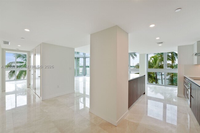 Foto del edificio - 1500 Bay Dr E