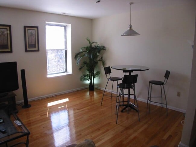 Building Photo - 3.0 bedroom in Cambridge Massachusetts 02140