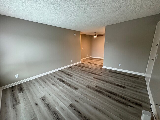 Foto del edificio - Pinewood Apartments