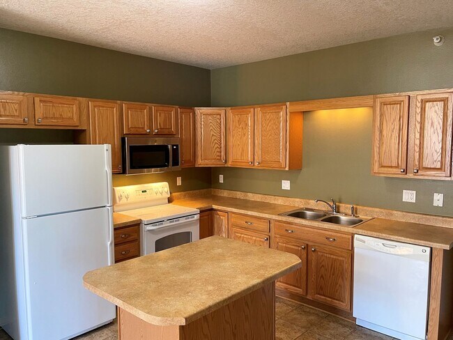 Building Photo - West Ames 1-Bedroom Condo - Garage Included