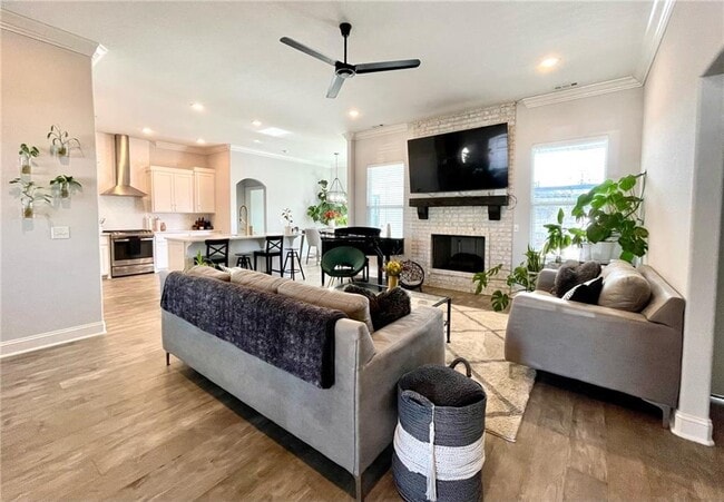 Building Photo - 2014 W Chandler Ave