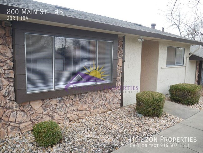 Building Photo - Remodeled 2 Bed 1 Bath Triplex Unit in Wes...