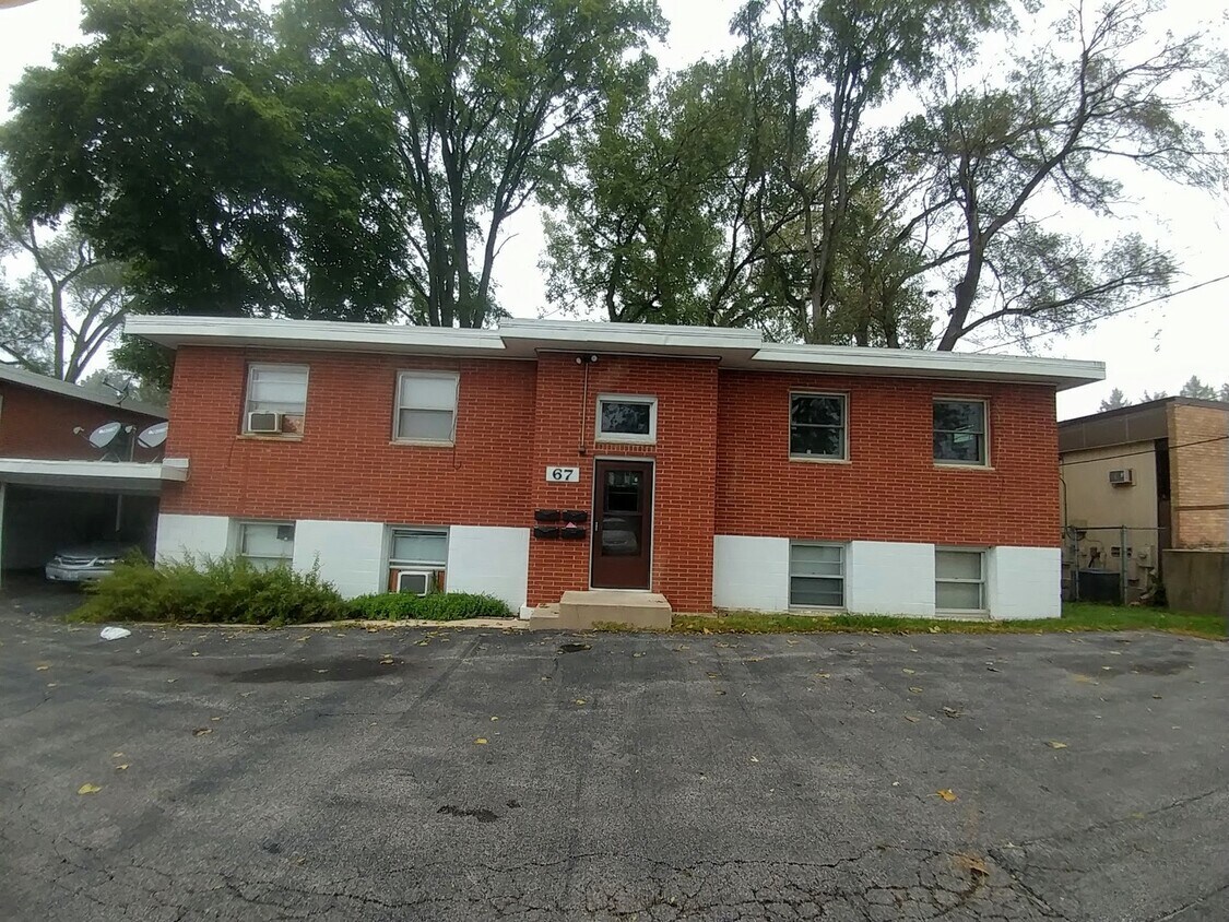 67 N Aldine St Unit 4, Elgin, IL 60123 Condo for Rent in Elgin, IL