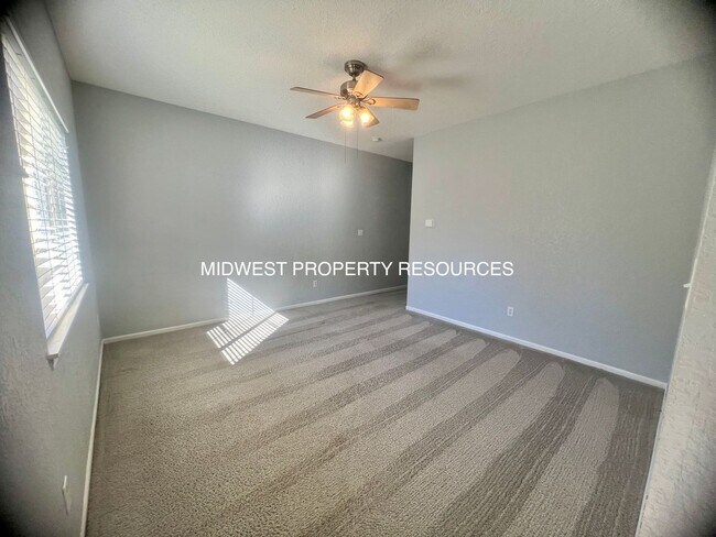 Foto del edificio - 3 bedroom, 2.5 bath 2 car garage Townhouse