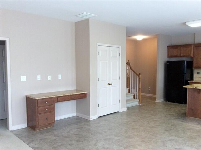 Building Photo - 110 Village Green Cir
