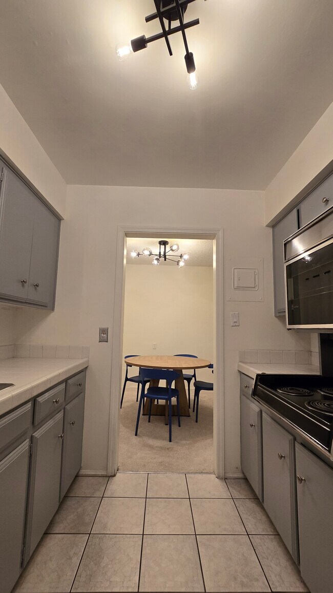 Foto del edificio - 2820 E 6th St