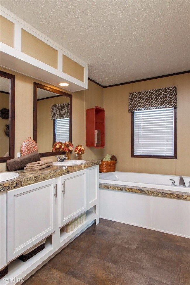 Foto del edificio - 2001 Monks Ave