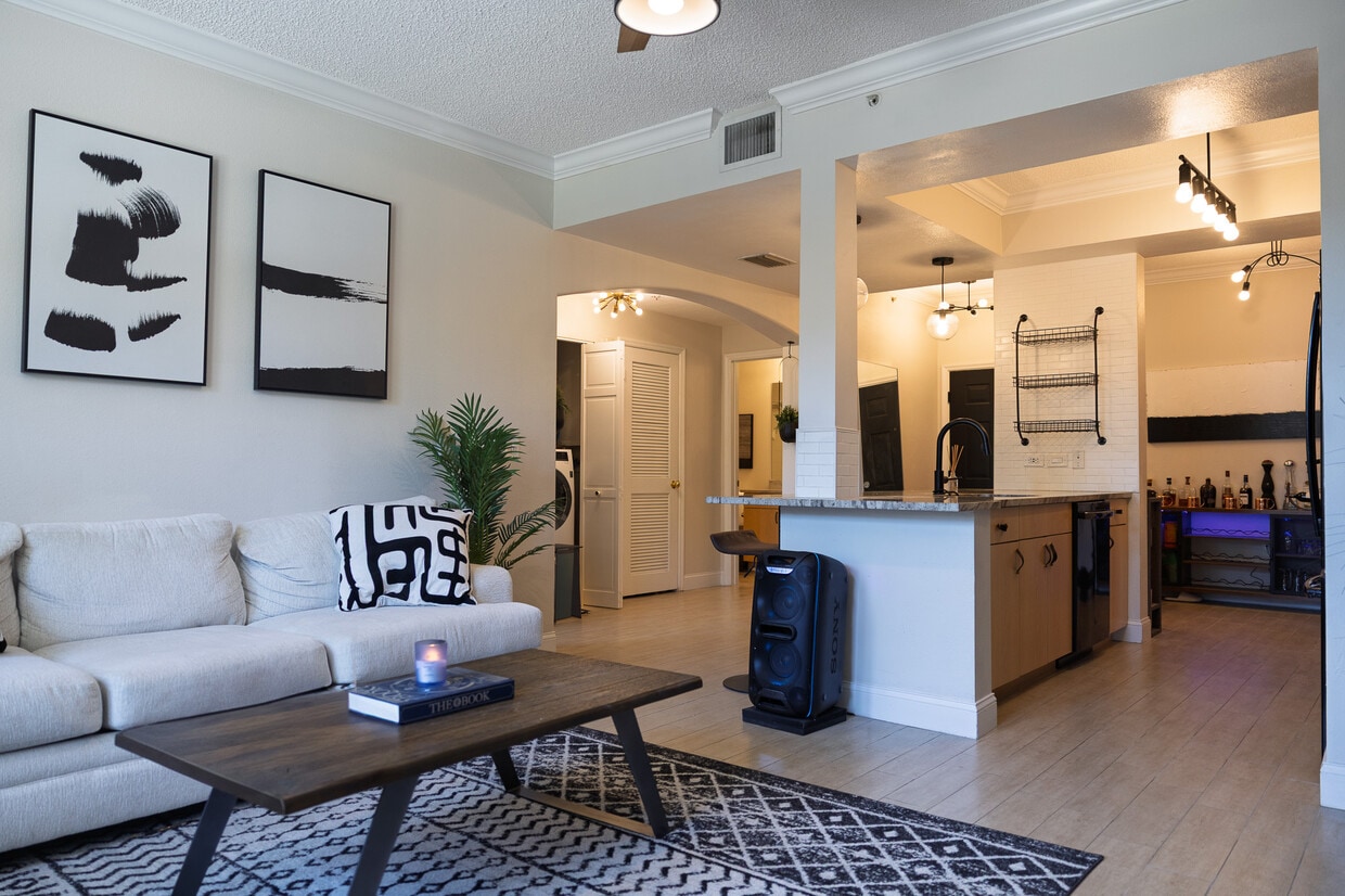 Foto principal - 533 NE 3rd Ave