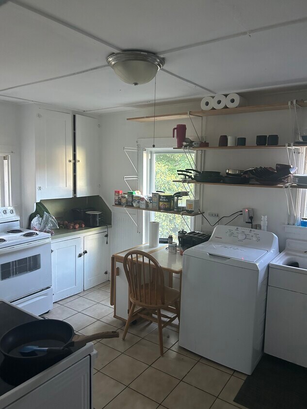 Kitchen - 30 Wall St